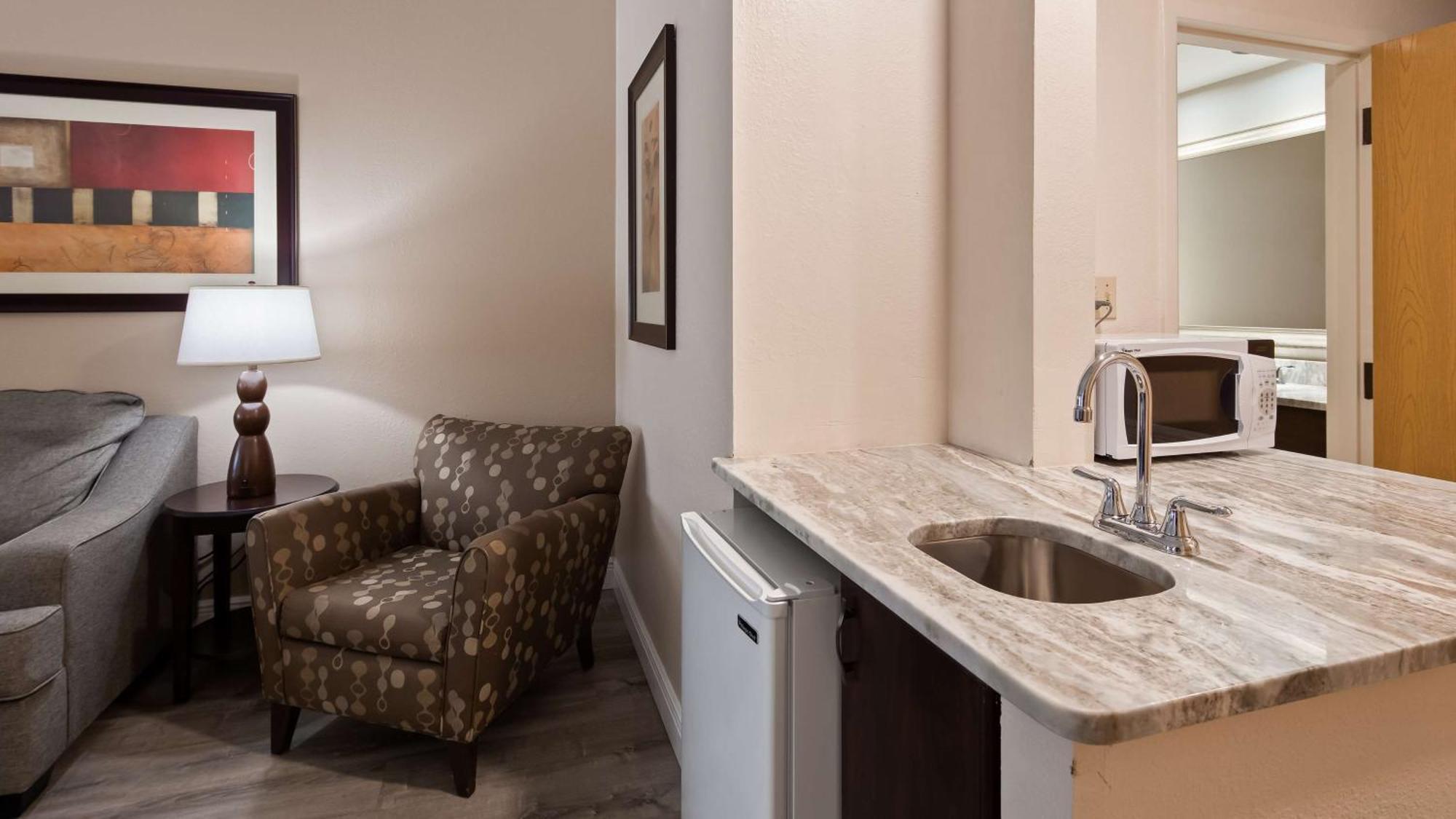Best Western Plus Ambassador Suites Venice Gardens Extérieur photo
